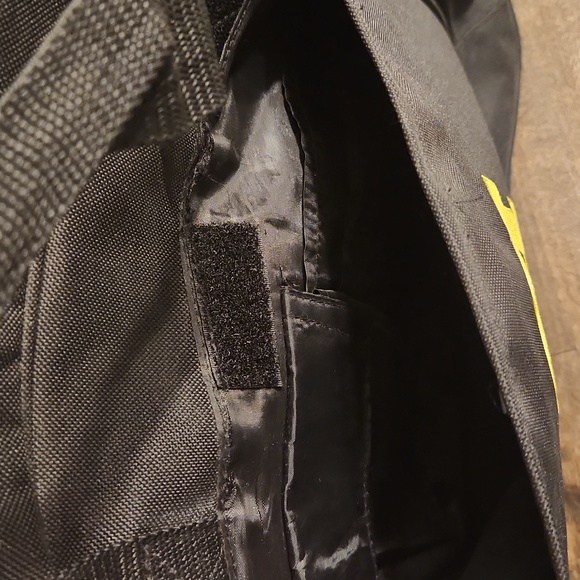 Michigan Football Embroidered Messenger Bag With Removable Laptop Sleeve - Picture 5 of 8